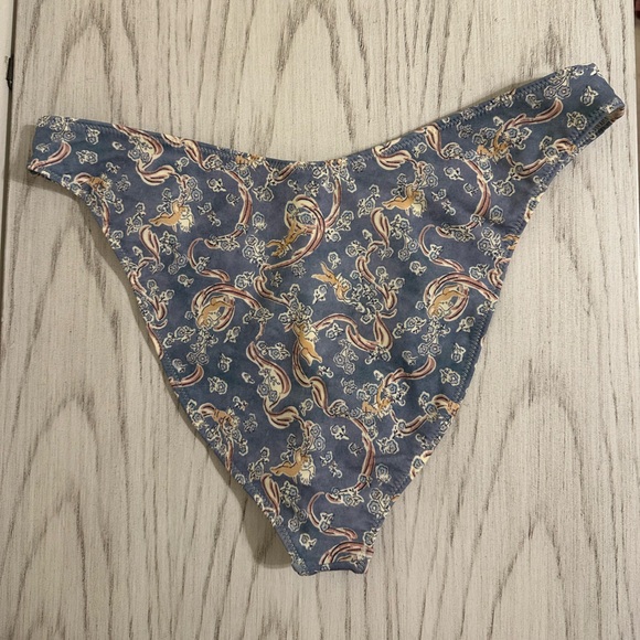 MONTCE Bikini Set - Picture 8 of 10